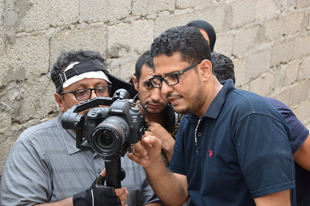المخرج عمر جمال أثناء تصوير فيلم "10 ايام قبل الزفة"