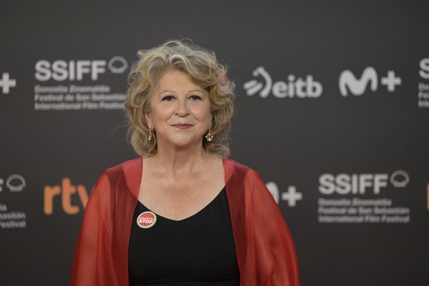 المنتجة إستر غارسيا، الحائزة على جائزة دونوستيا لهذا العام، تُظهر تضامنها مع فلسطين