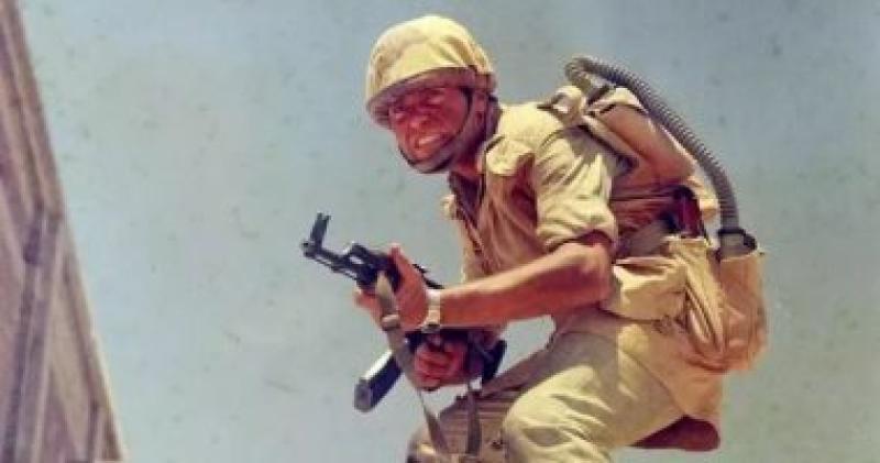 من فيلم "الرصاصة لا تزال في جيبي"